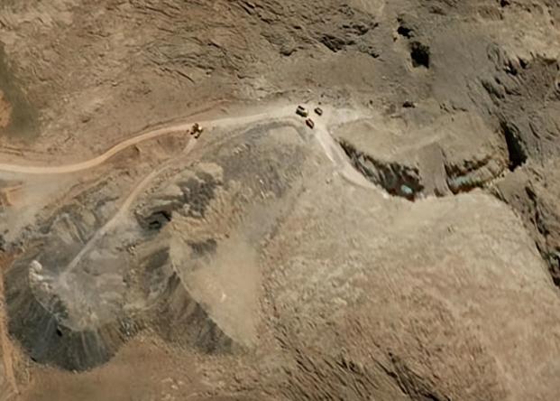 抓紧时间“回血”，美国爆料停火协议生效之后，伊朗就悄悄开挖被埋地下的导弹发射车，