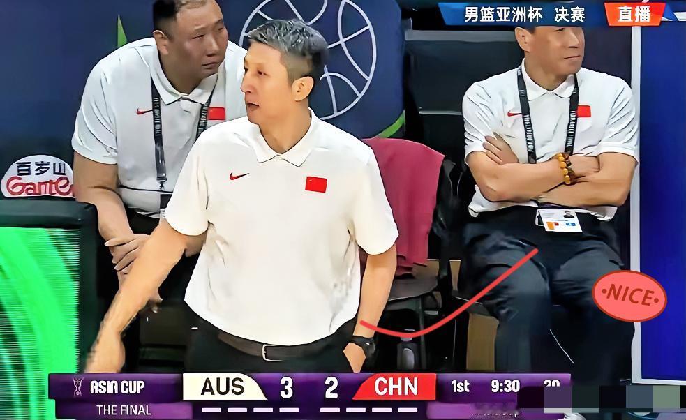 中国男篮银牌挂脖子刚捂热，篮协主席郭振明抖了件事。
郭士强跑遍CBA挑人，回来先