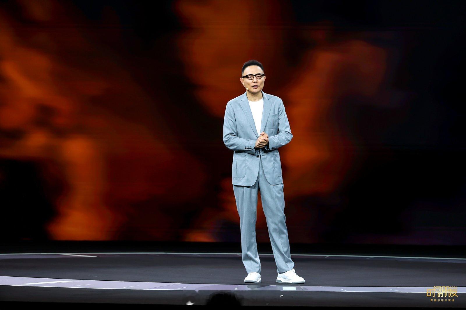 罗振宇新年大合照没迟必到 平等羡慕每一个在现场的人！罗振宇 “时间的朋友” 演讲