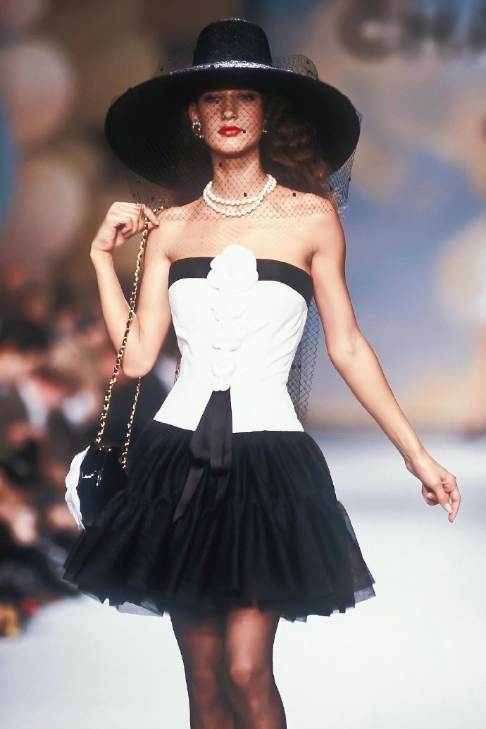 Chanel S/S 1988 | 低调冷静的黑与白 ​​​