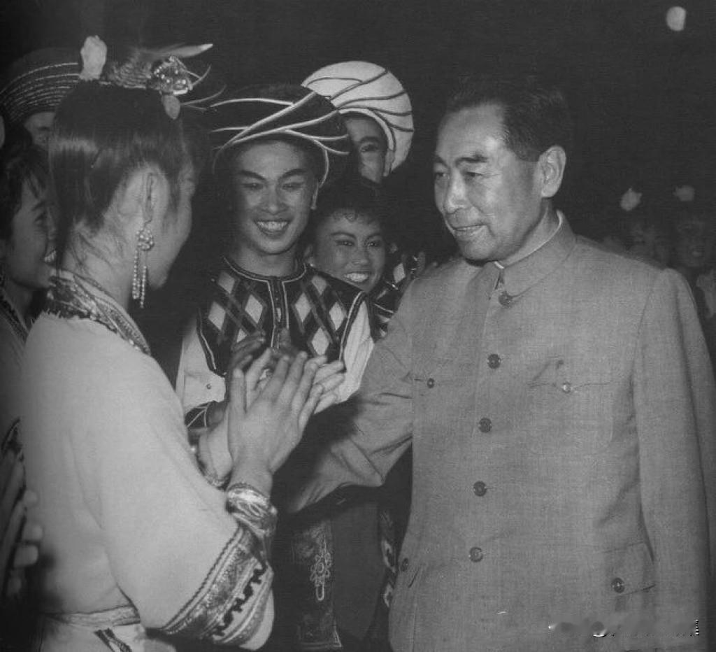 1960年5月3日，周恩来总理在贵阳视察期间，特意观看了贵州黔剧团的演出，在演出