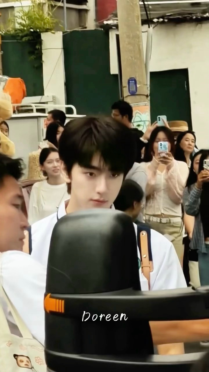 此男为什么越拍脸越小了再小下去妈妈真看不见脸了林一宋逢夏 