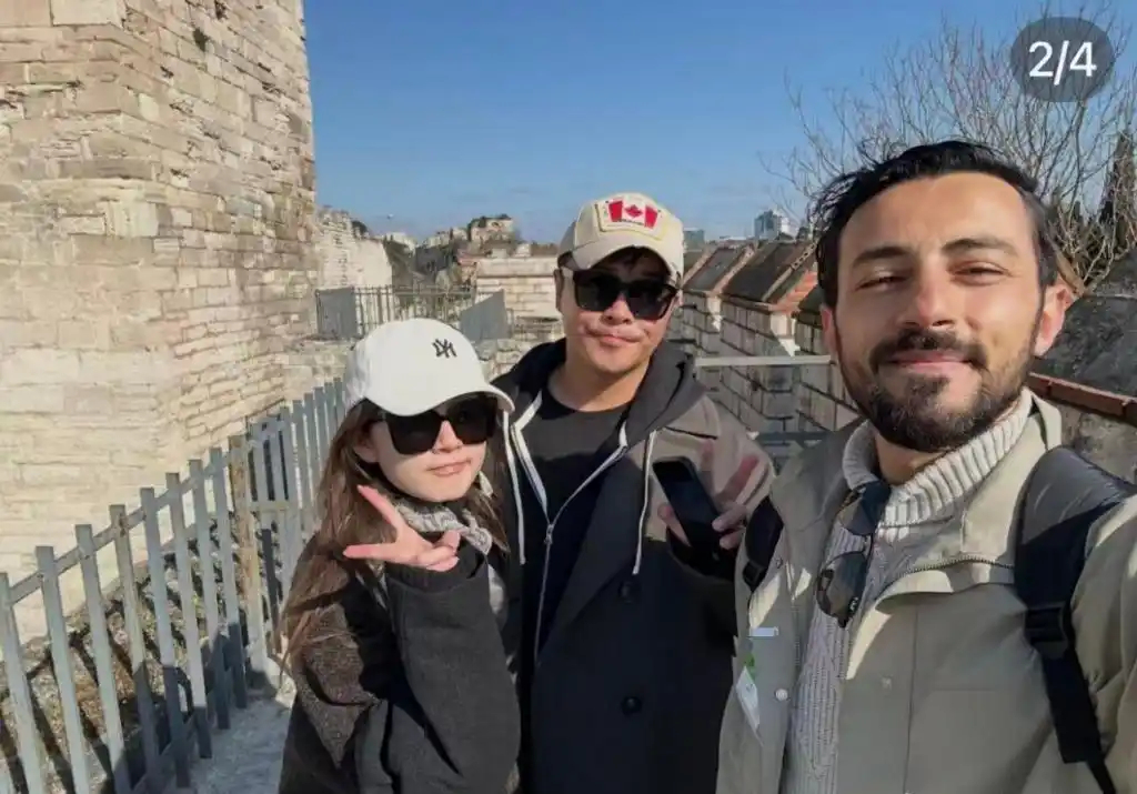陈思诚在土耳其旅游被网友偶遇，小21岁女友一路形影不离，这对老夫少妻的感情很稳定