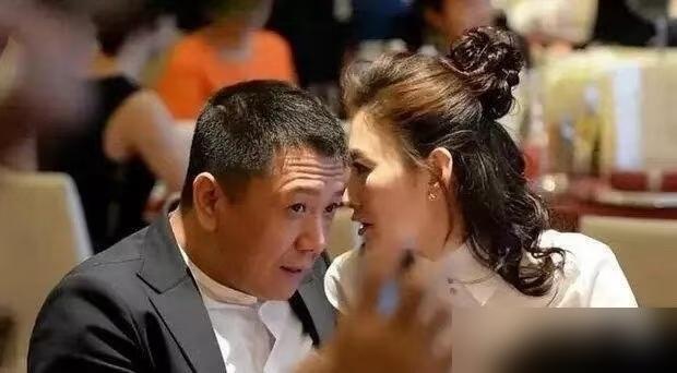 5个亿让你作！李小冉扭头嫁给陪她流产的16年男闺蜜，你才明白，有些男人不出手则已