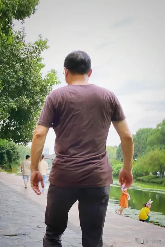 一个手机号用10年以上的人，确实值得深交。我认识一位大叔，他的手机号用了快20年