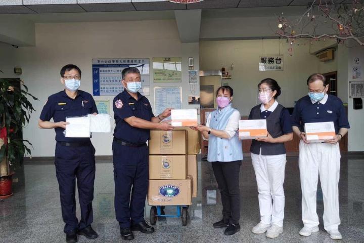 台湾慈济买疫苗遭诈10亿　杨渡重贴4年前文章痛批：若非政府阻挡会这样吗？

梅花