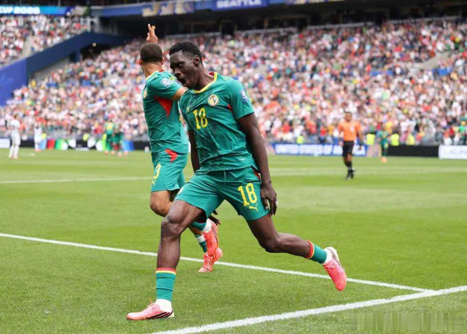 让 2 追 3！比利时 3-2 塞内加尔，蒂莱曼斯加时赛点球绝杀美加墨世界杯世界