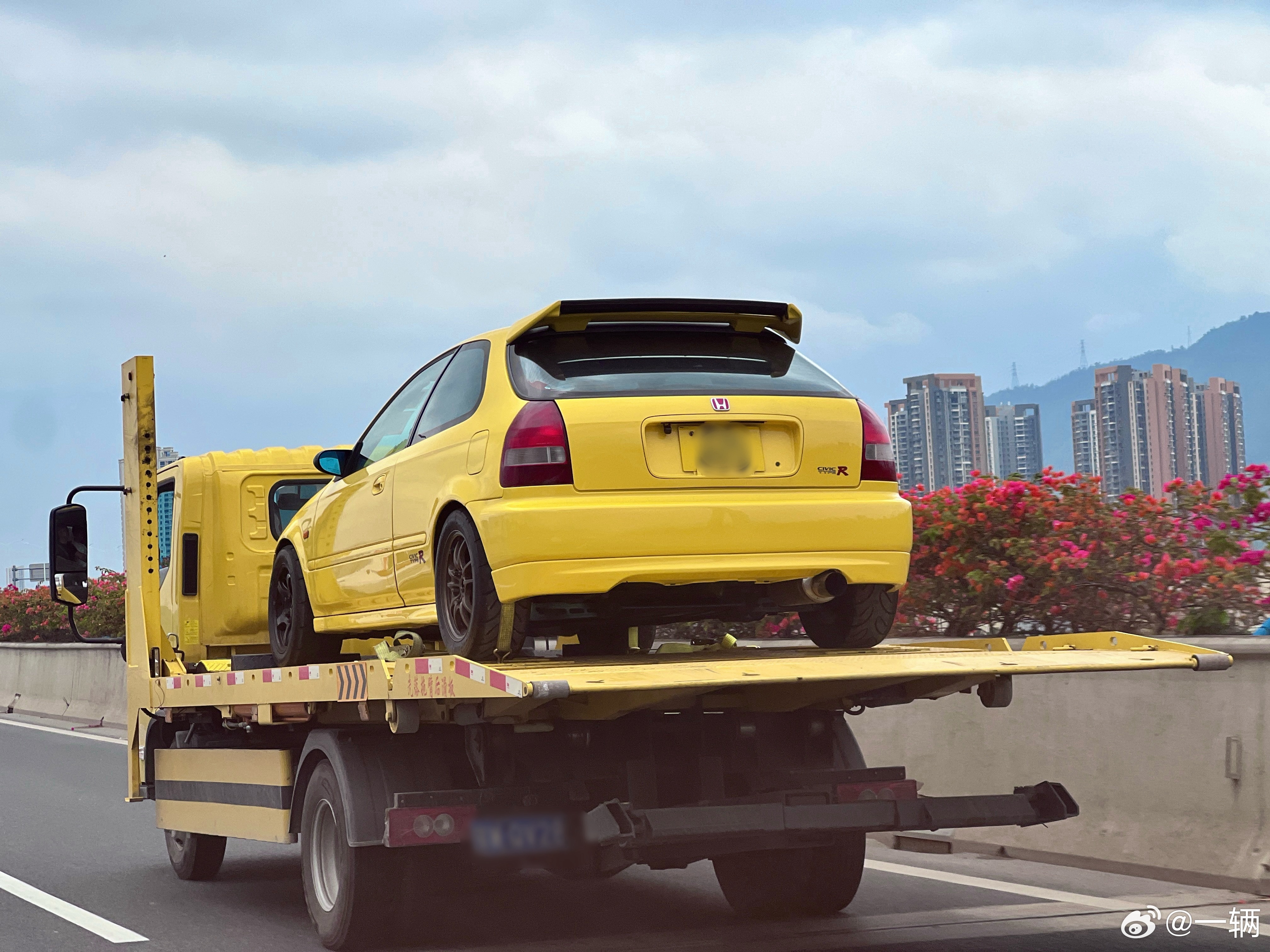 想不懂，一台三十年前的破本田，怎么到现在看还那么帅ek9