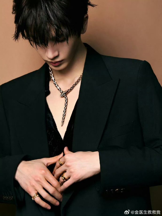 宋威龙张凌赫穿了同款衣服宋威龙张凌赫上身同款衣服宋威龙张凌赫穿了同款衣服 