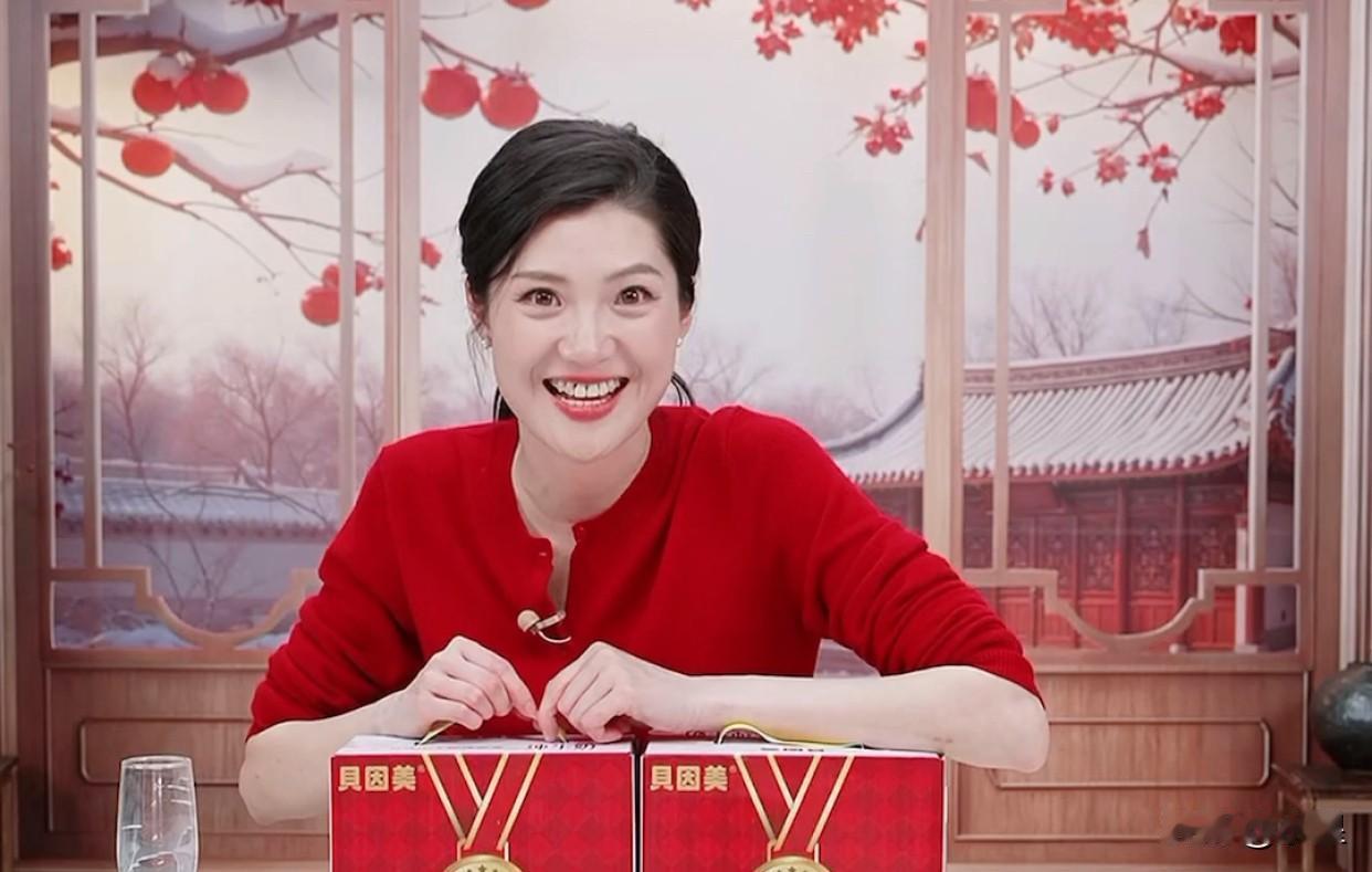 刚才盼盼用高脚杯喝牛奶
发现杯口非常干净
完全没沾到口红
颜色看着也很舒服
正准