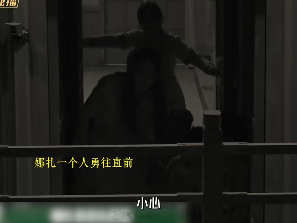 救命！《密逃》这一期的笑点全被娜扎承包了😆刚进密室就看见彭昱畅、张真源跪着走，