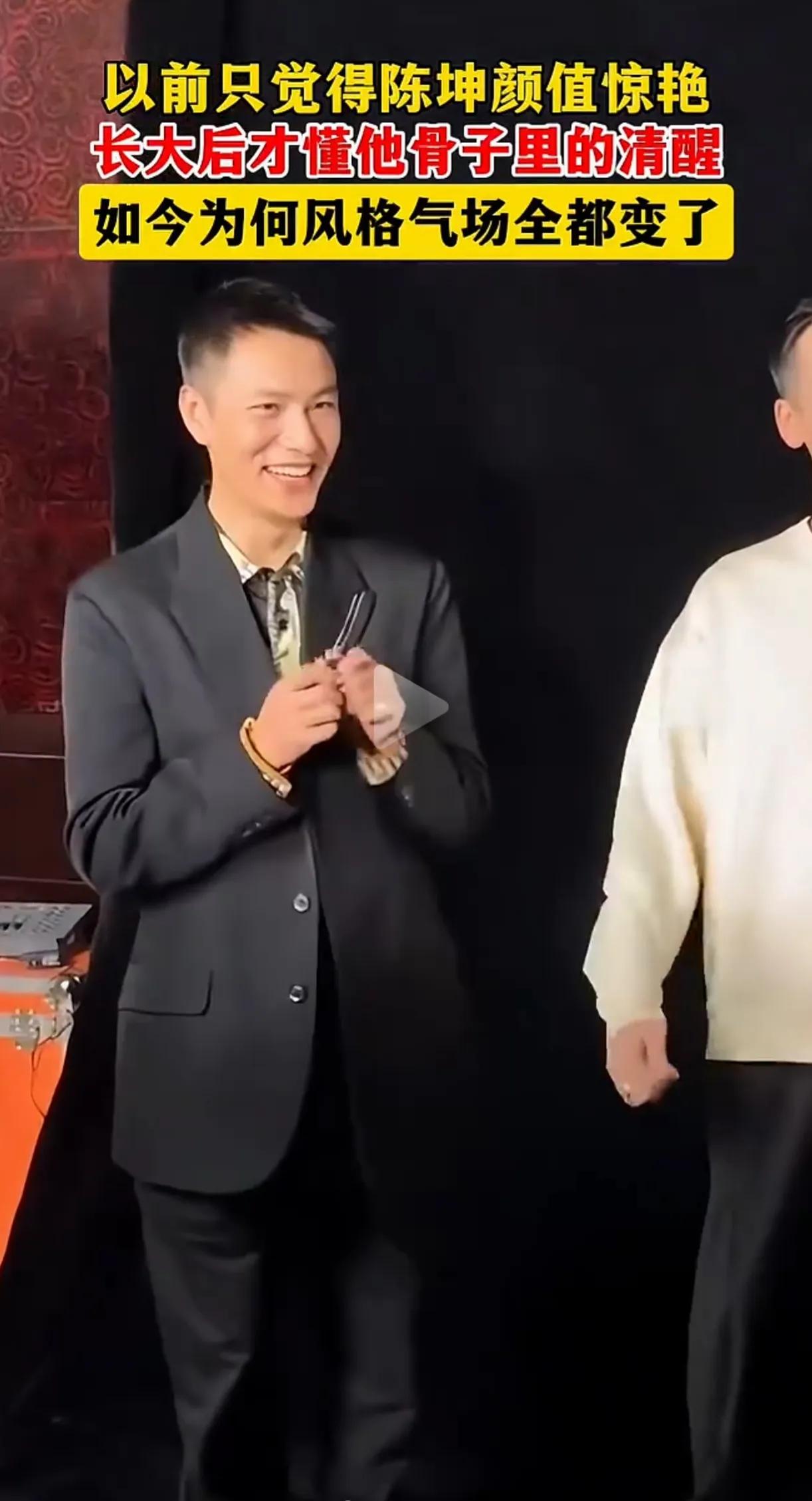 陈坤都没有以前自信了，总是搓手，手足无措，双手无外安放的表情，距足不安。