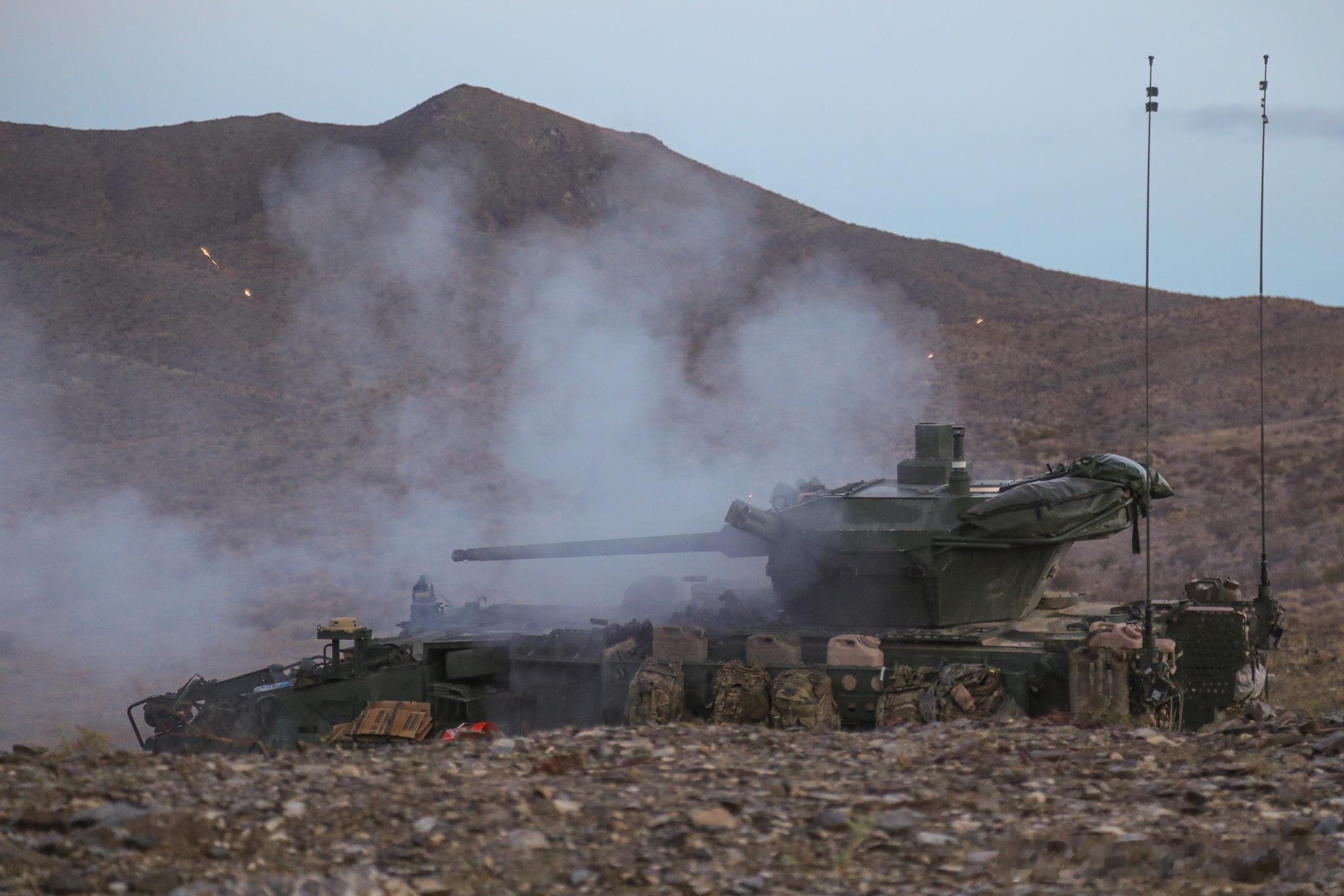 【作训】美海军陆战队濒海防空营支援美国陆军完成在国家训练中心的轮训△在去年的9月