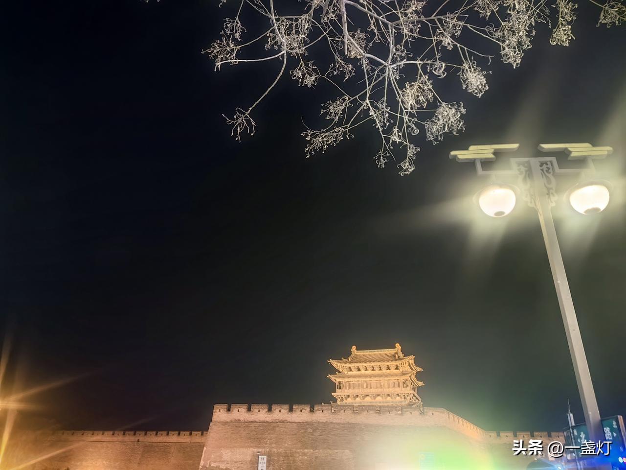 “一个人的书架是他的人生目录。”透过刚才这些数据，我们这个民族群体，我们自己的人