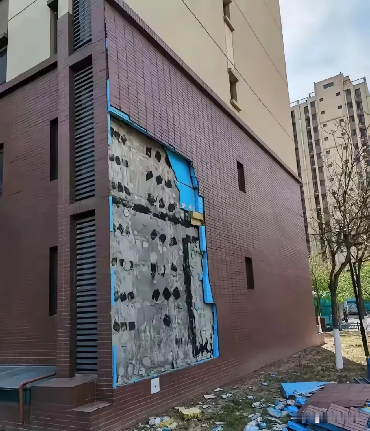 大家发现没，
我们住的商品房，
不到70年，就会成为危房。

香港这场火灾就给我