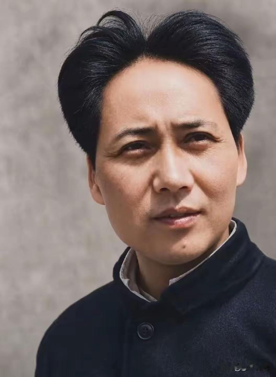 现在看来，原来毛主席这颗痣年轻时候真的是不太明显，后来却越来越明显！
毛主席嘴巴