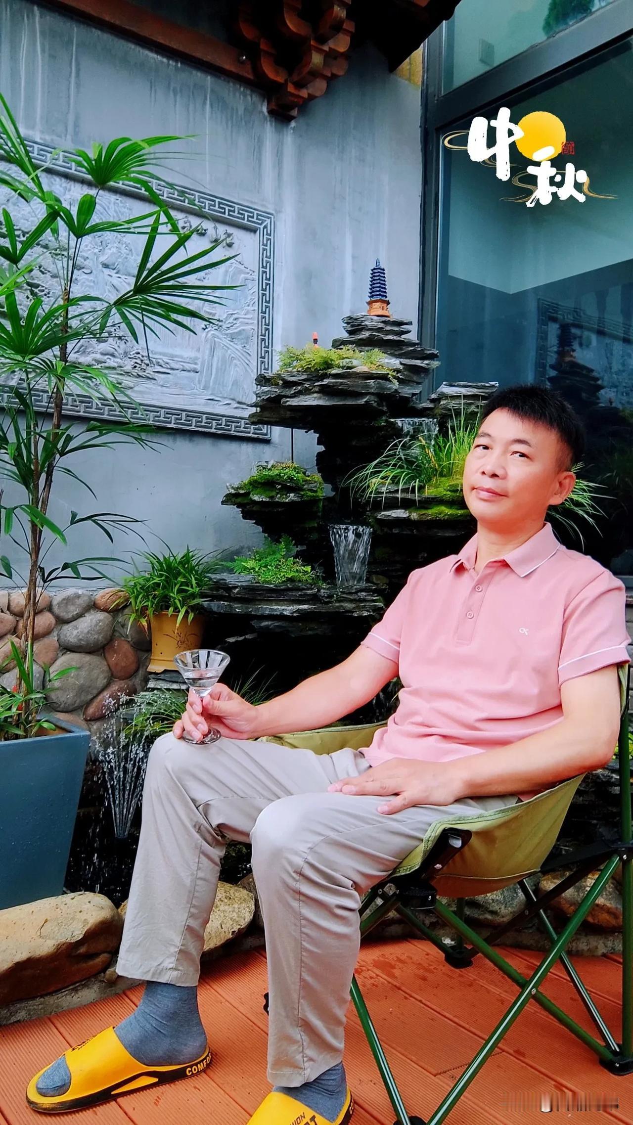 早上好[玫瑰]慵懒也是一种幸福的样子。
​对了，今天是中秋节
​没有月亮
​却有