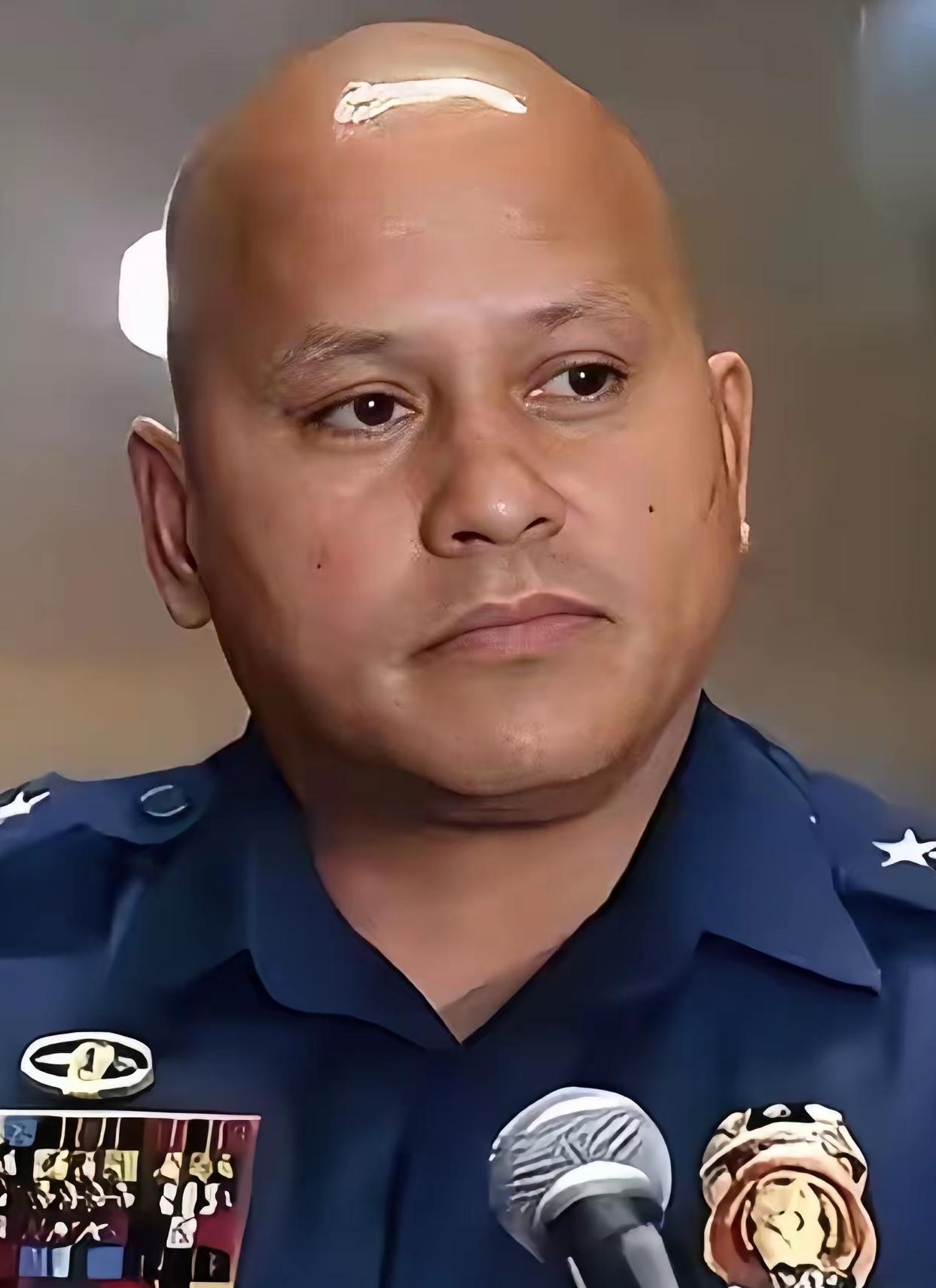 硬刚国际刑警、冒死保莎拉！这个菲律宾老头，把“义气”两个字焊死了
杜特尔特果然没