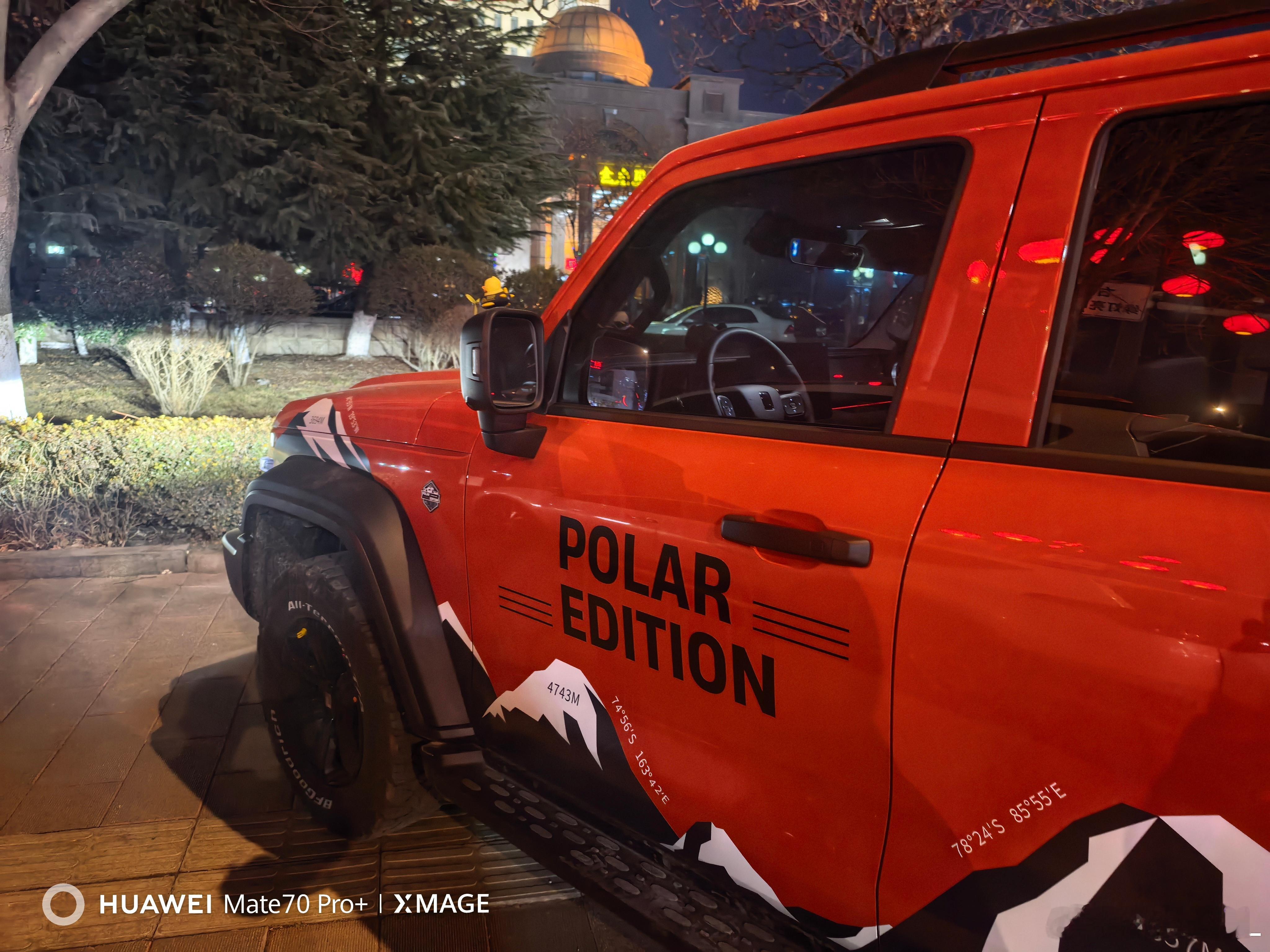 给你们看看山东的油价。0号柴油4.98元一升。加满一箱油300块钱。300块钱，