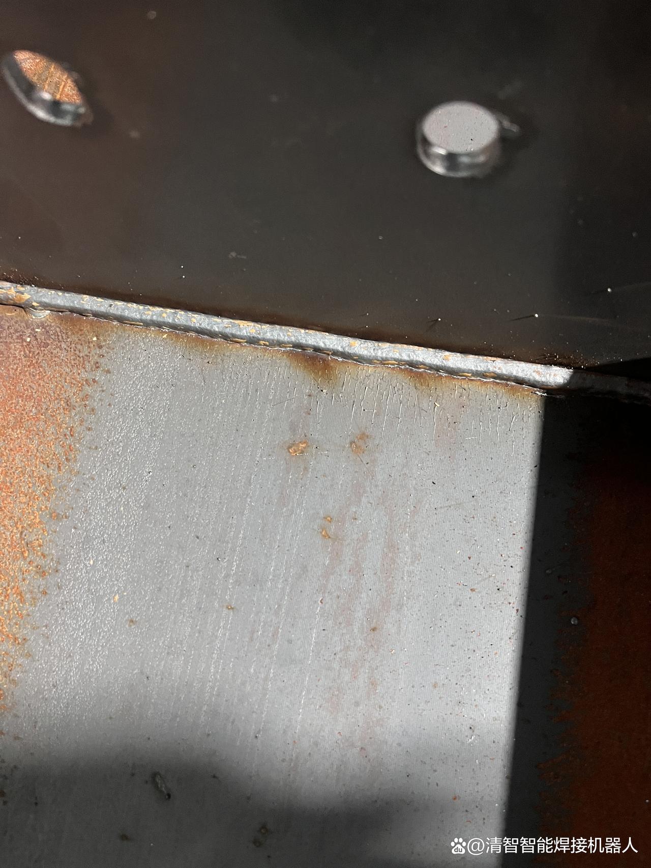江西免编程焊接机器人传统工业升级的新引擎

在江西的制造业工厂里，焊接车间不再是