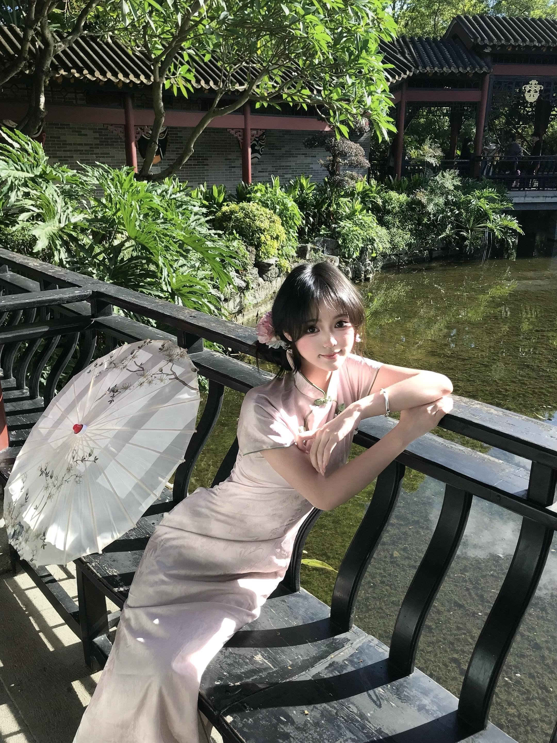 遇见你的眉眼如清风明月