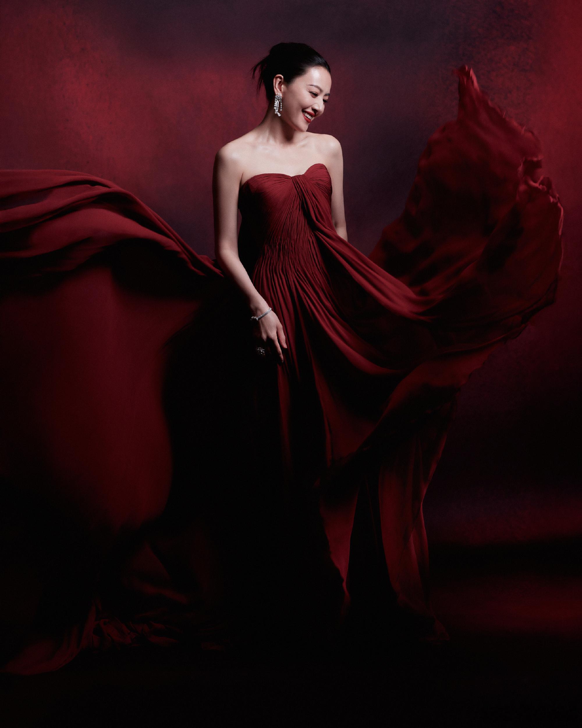 高圆圆 × 第十六届 北京国际电影节 开幕式姐的新高定！携手主竞赛单元作品《森中