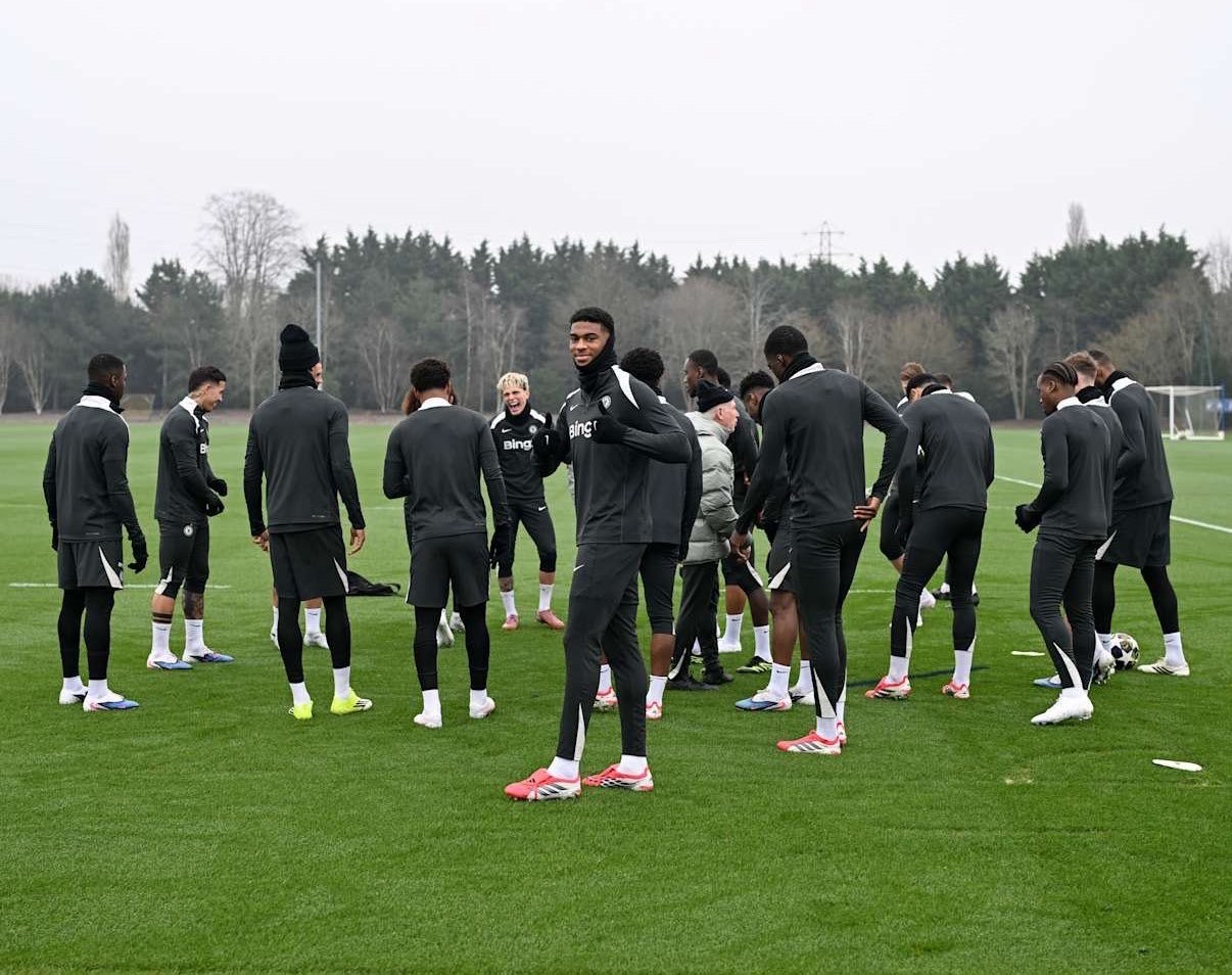 站在Gittens前面的人是…？切尔西