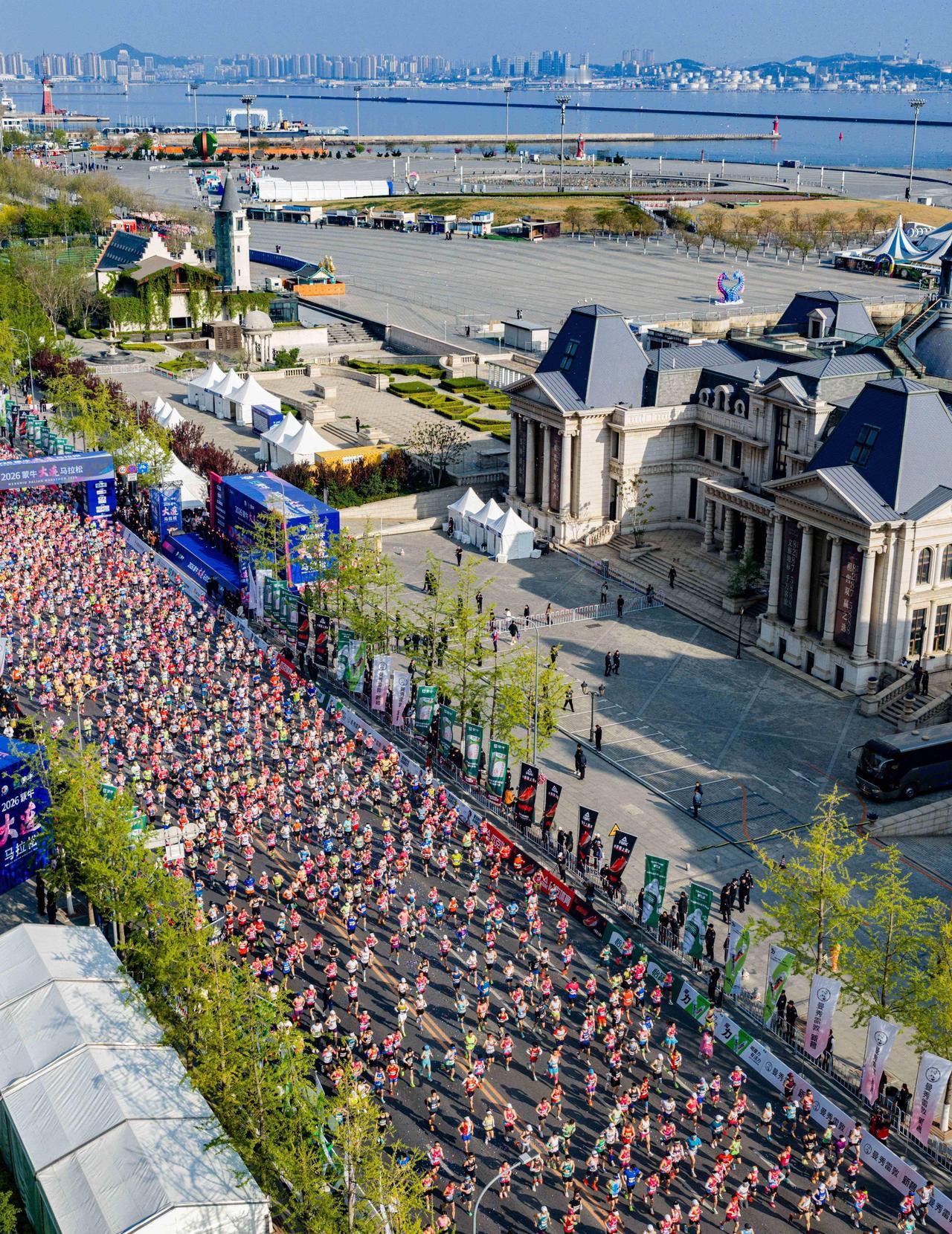 照片都是别人的[尬笑]
昨天没空，今天刷了好多视频和照片，从没到现场感受过氛围，