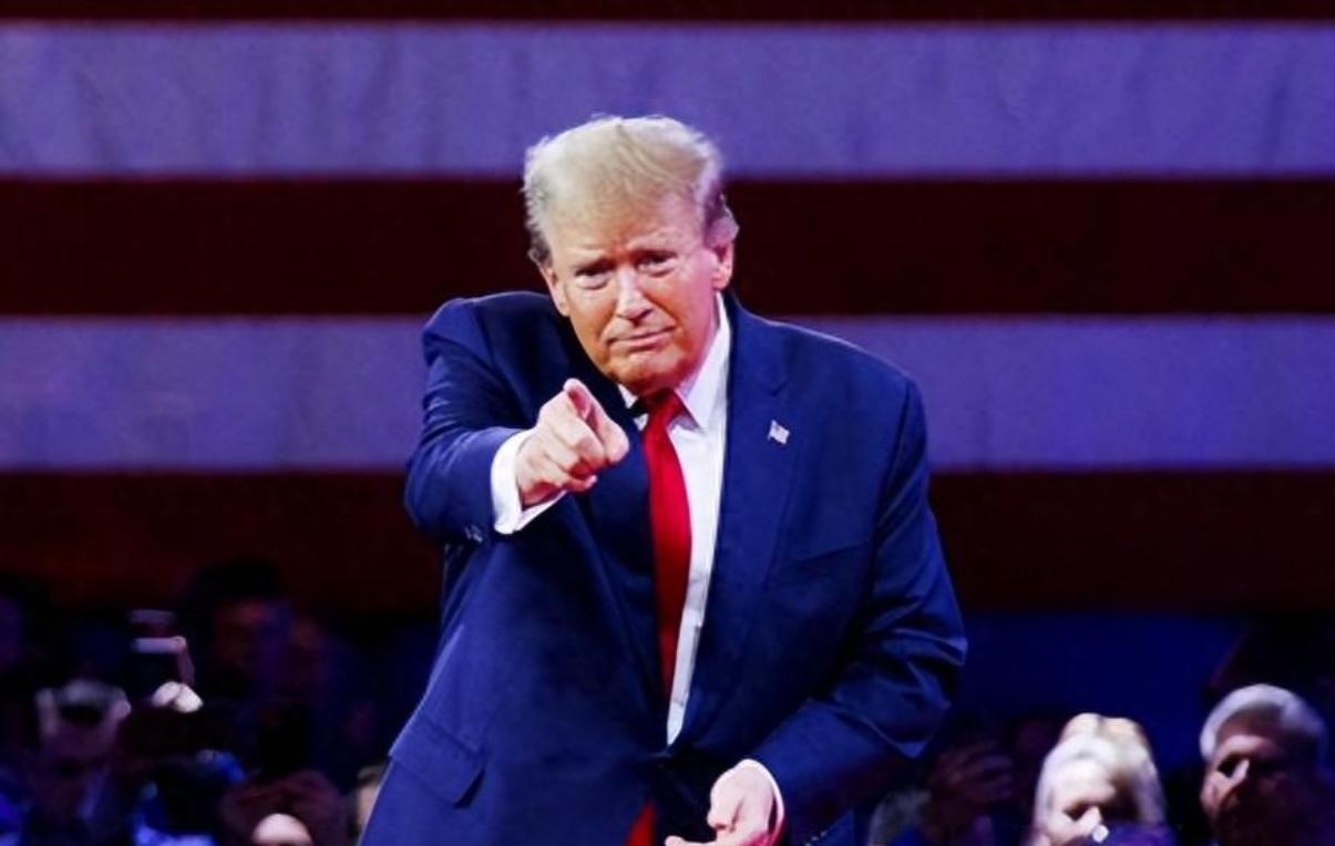 特朗普通告全球公开弃友！高市早苗陷绝境：向中俄低头是唯一活路。

国际外交舞台接