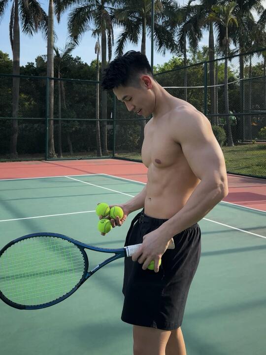 蹲一个会打网球的搭子