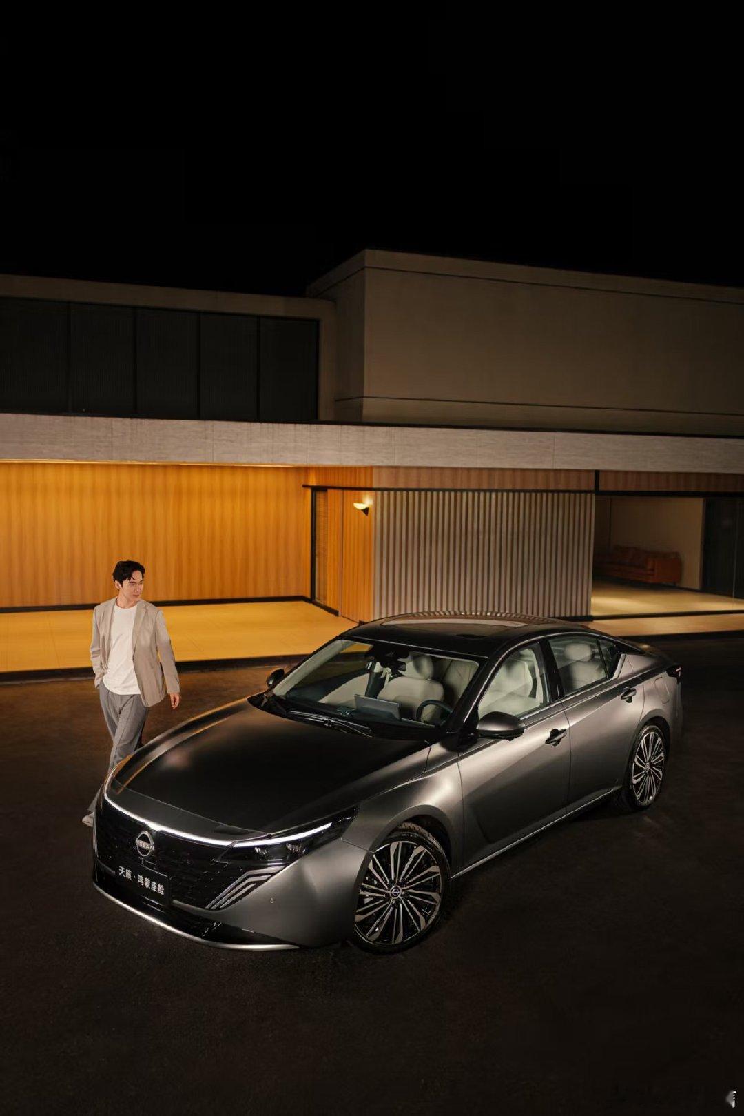 老广选车超实在！老爸认天籁十年靠谱，儿子爱合资智能，广州车展体验鸿蒙座舱，大沙发