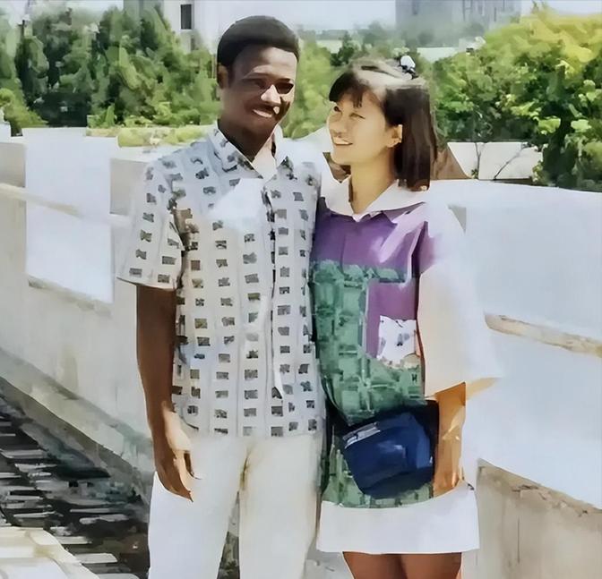 1996 年，清华才女王丽红不顾旁人反对，坚决嫁给了一个非洲小伙。可 20 年后