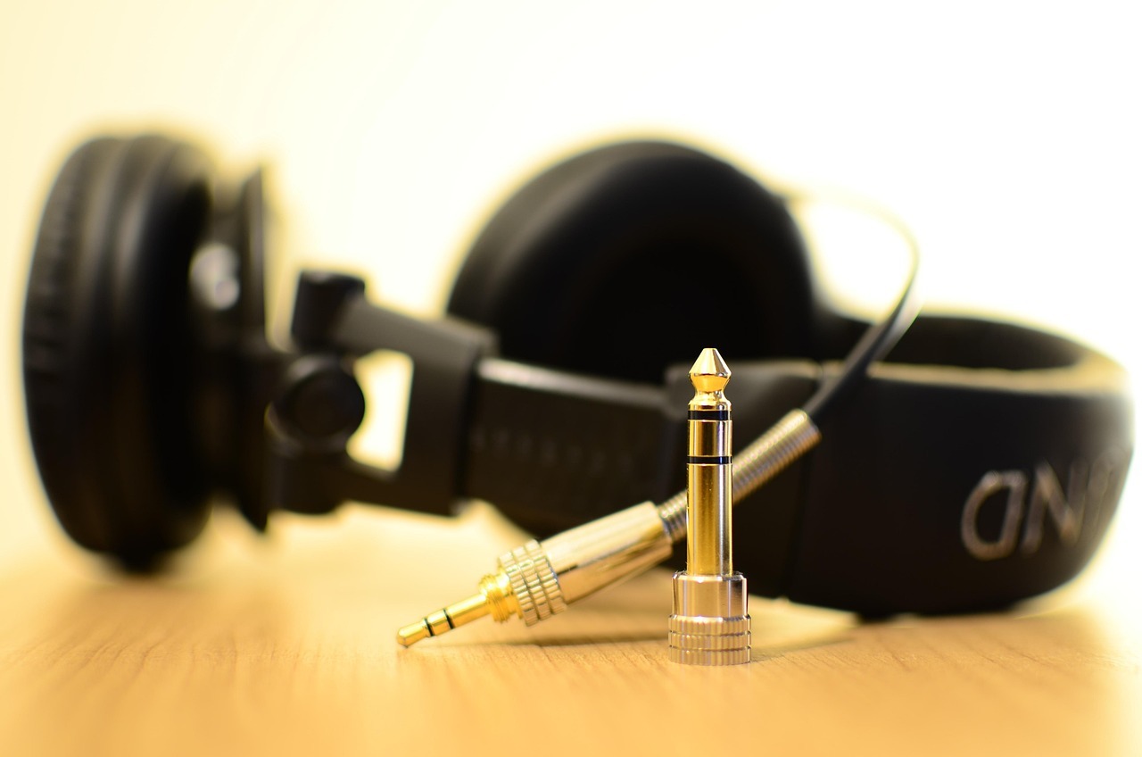 2026年Q1，有线耳机销售额同比暴涨20%。百元出头的EarPods，对标的是