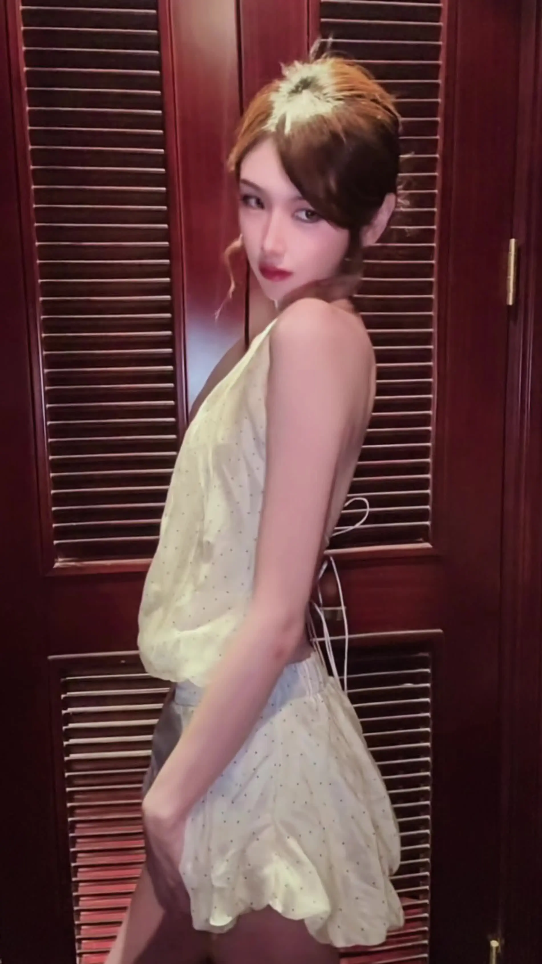 眼神比唇先落吻