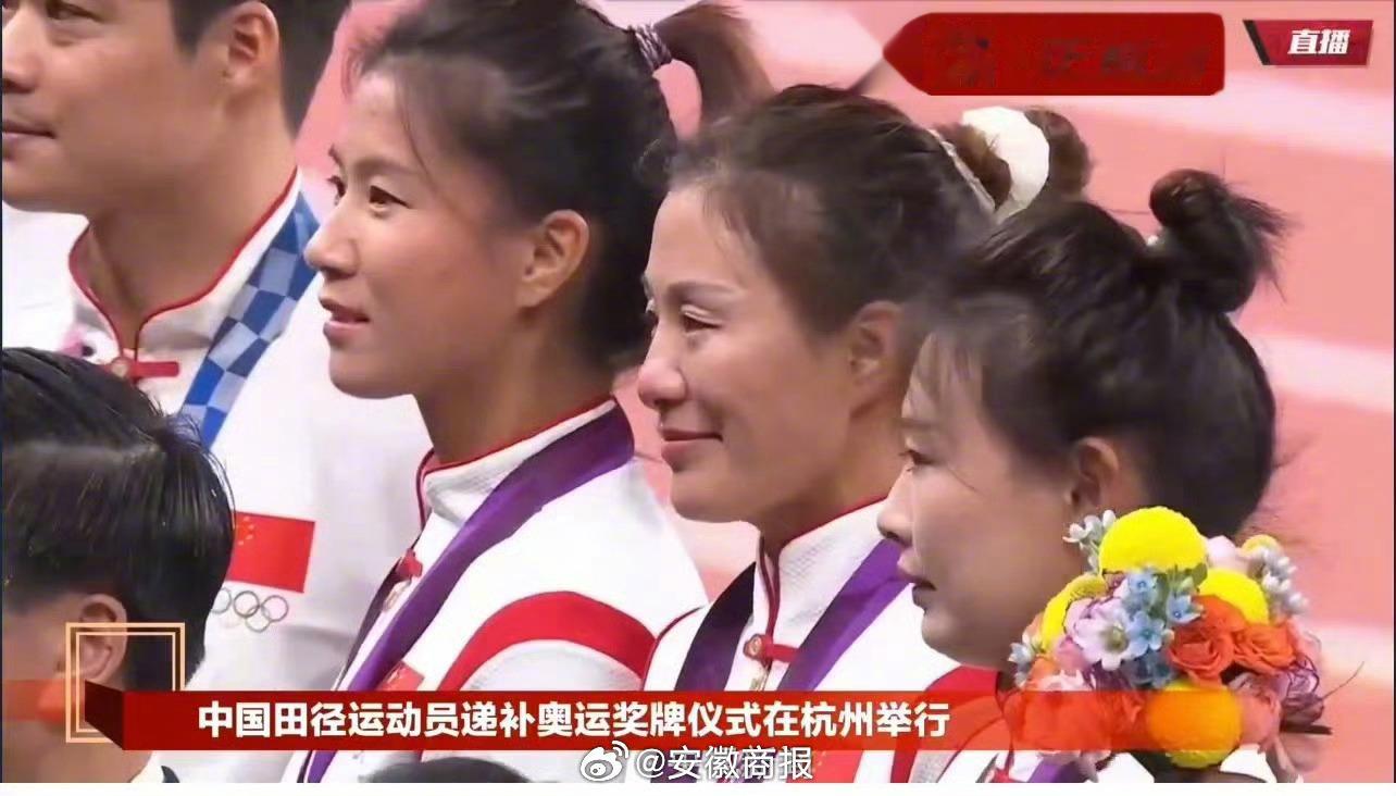 【祝贺她们！#切阳什姐领取奥运金牌#[威武]】#中国姑娘包揽伦敦奥运竞走金银铜#