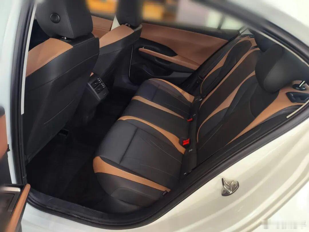 速腾S销售反馈：1，看速腾S的客户群体都是普通上班族，预算有限，想买个稳定代步工