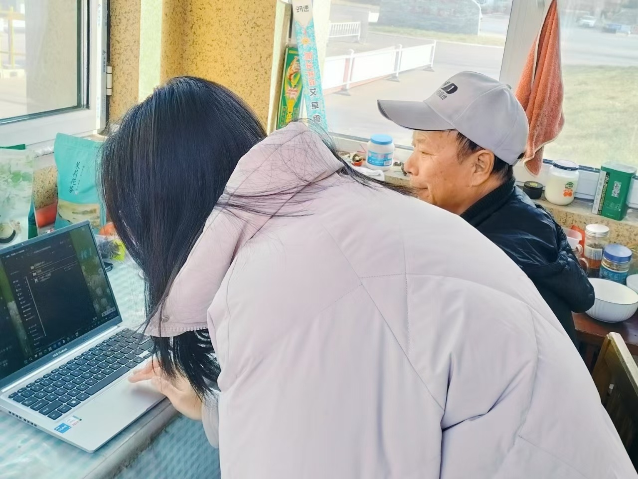 【社区义诊行，电脑故障清】       为帮助社区居民解决日常使用电脑时遇到的问