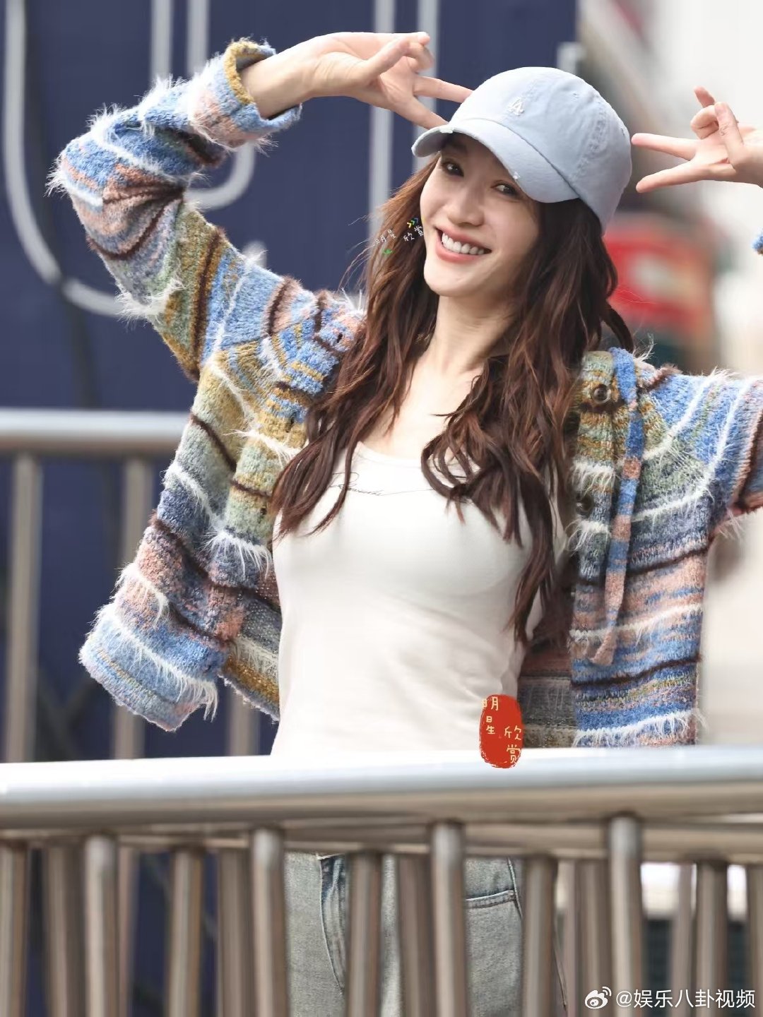 李小冉说喜欢直播一刀不剪李小冉出场秒变聊天局李小冉一出场画风直接变了！现场秒变轻