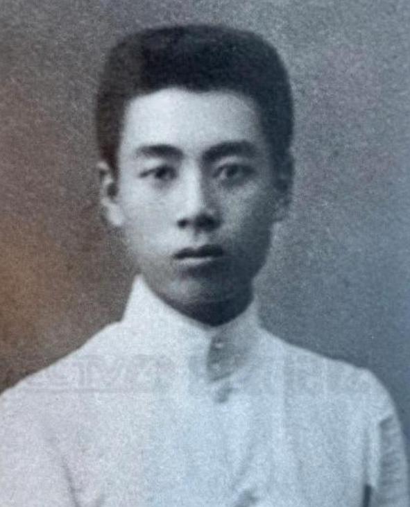 14岁的周恩来写下的这篇作文，表面看是一篇学生习作，背后却藏着一个少年对国家命运