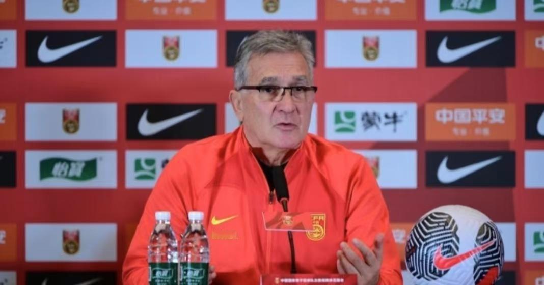 与沙特交战前一天，伊万科维奇接受采访说出三句话肺腑之言：
 
1、从足协的要求方