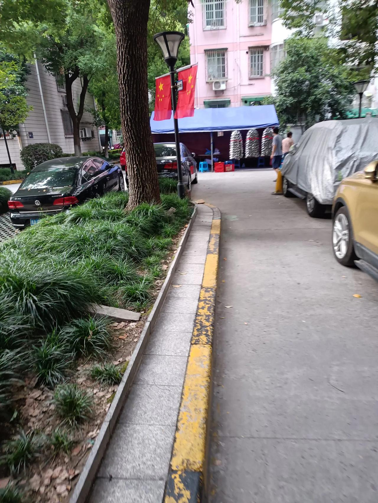 本来拍这个是想吐槽的，每次碰到白事就要听几天的广播，没想到这家居然不是这样的。