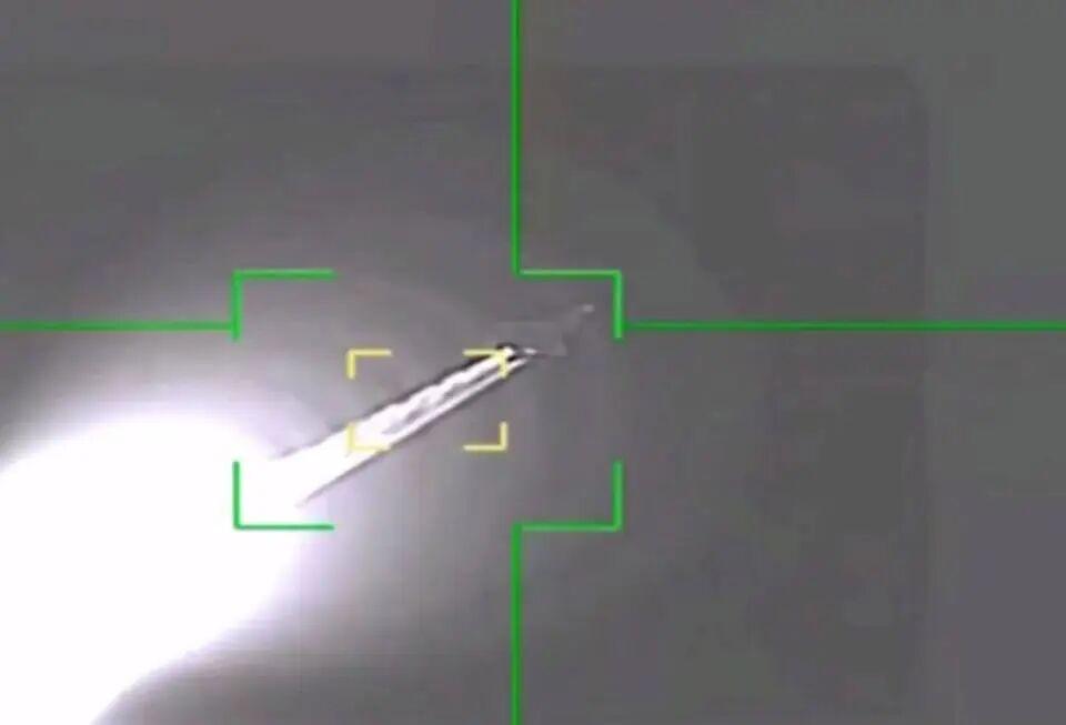 美国吹嘘F22的隐身超世界
F一35升级隐身被美称之为无雷达能扫描，更无导弹能追