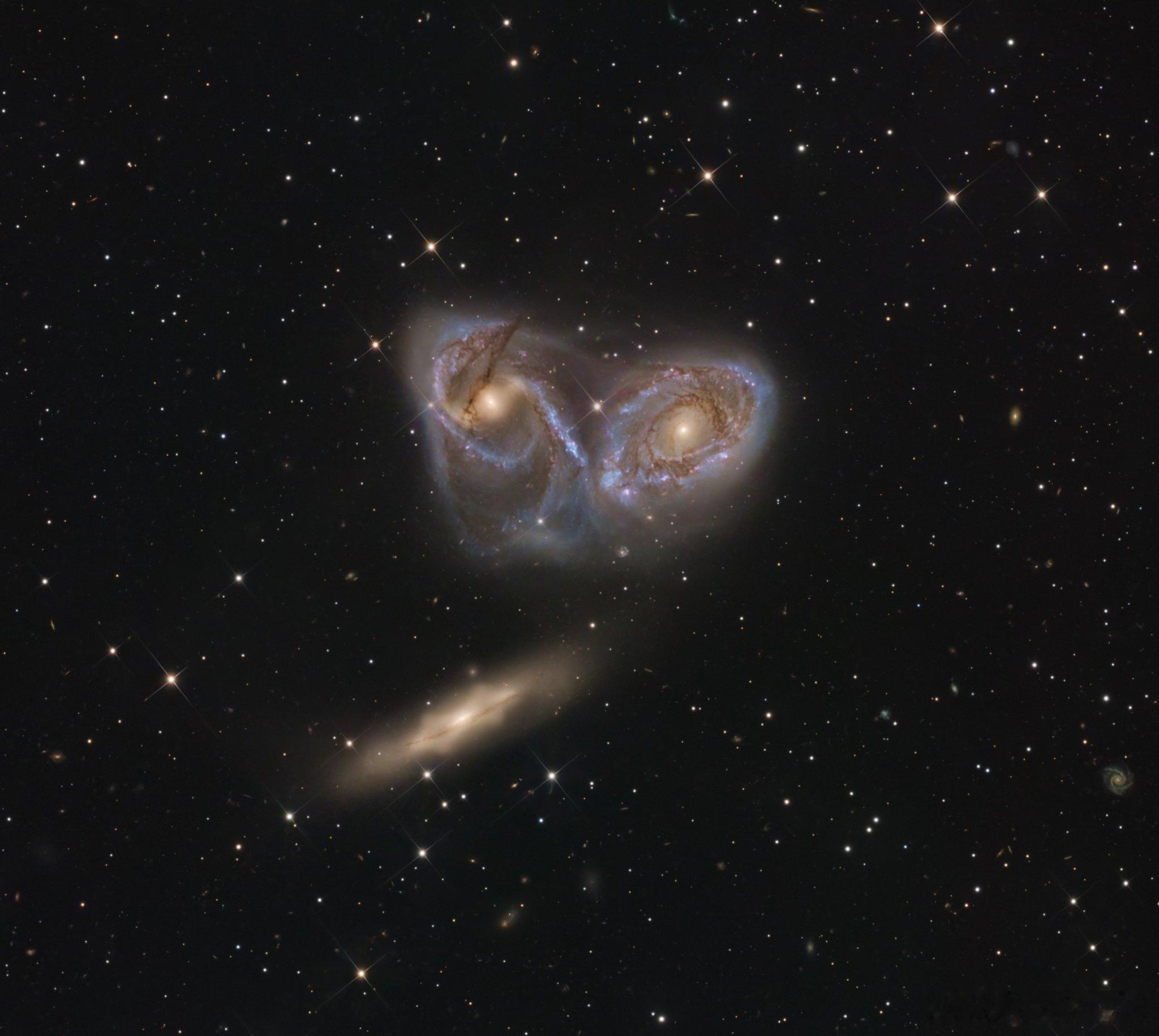 孔雀座中的三个星系，位于大约1.9亿光年之外，三个星系——NGC 6769、NG