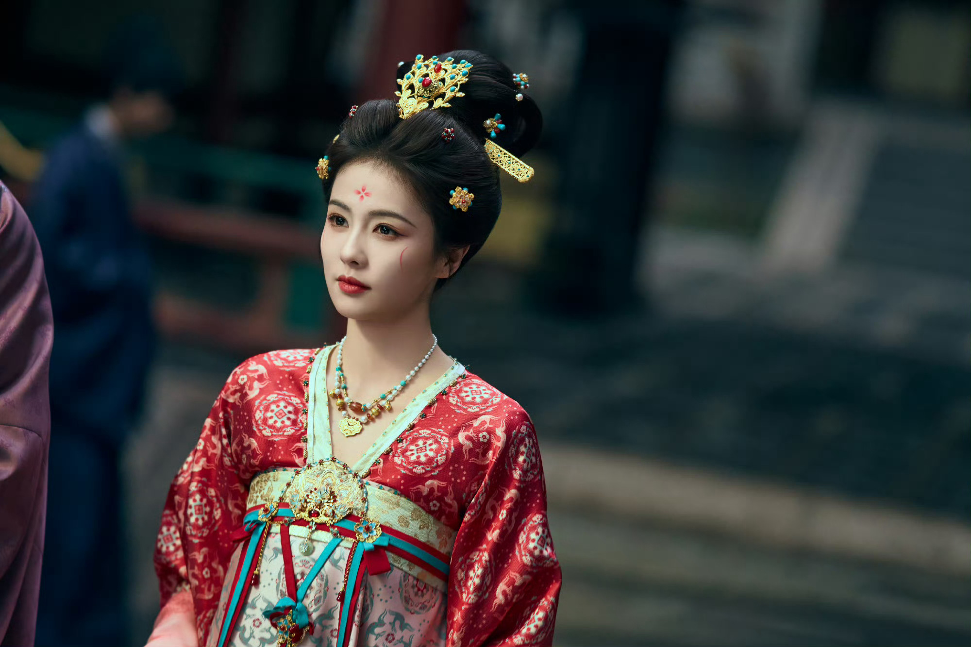 白鹿真的挺厉害的。唐宫奇案昨天在东方卫视黄金档上星，一上线就卫视登顶。椰奶打开电