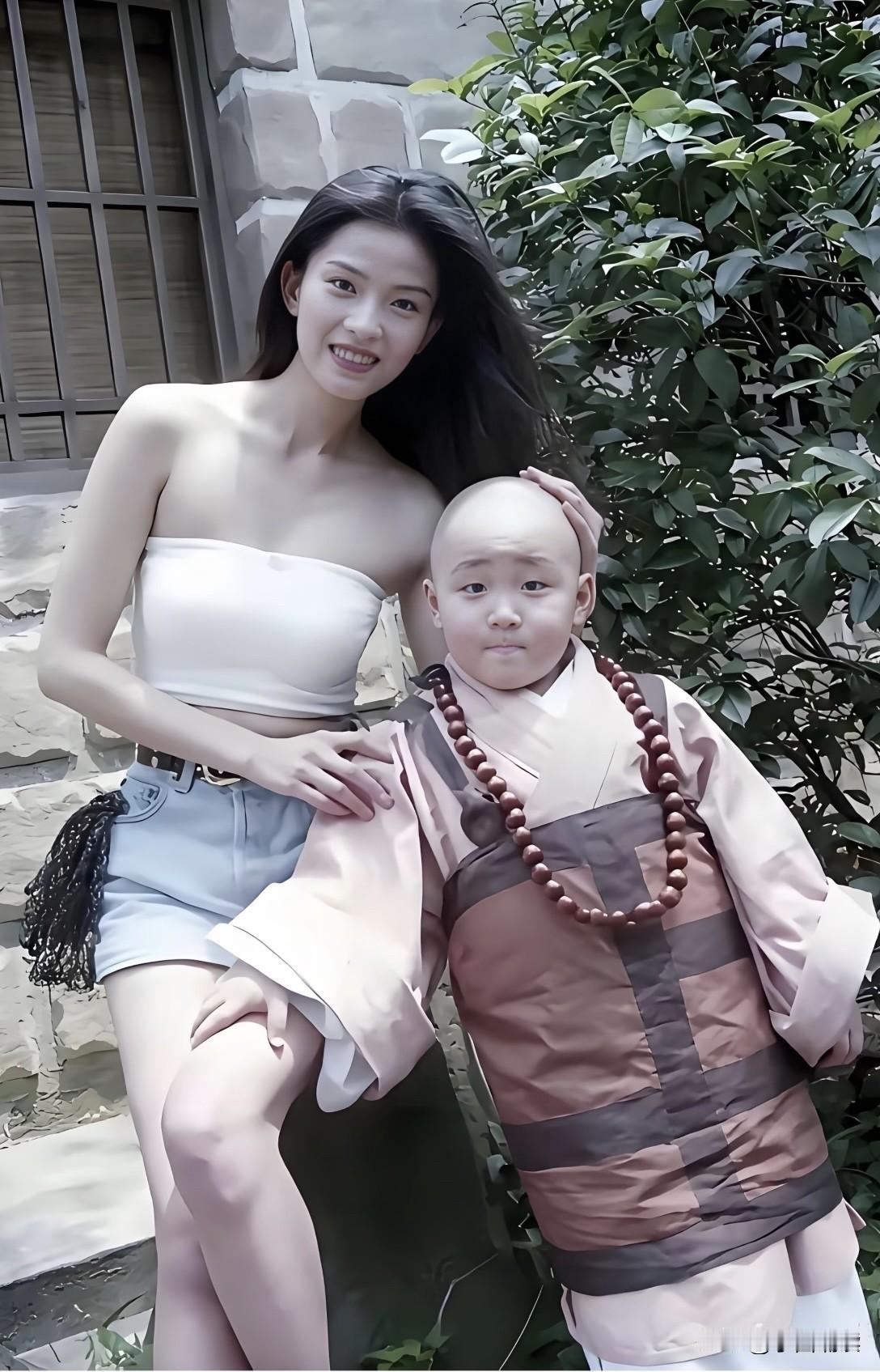大家看看，这个小和尚算不算天下最幸福的出家人？