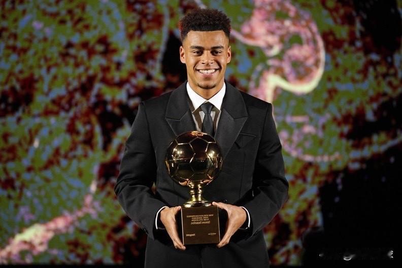 2025年金童奖官方排名公布：

• 杜埃：450分
• 居勒尔：163分
• 