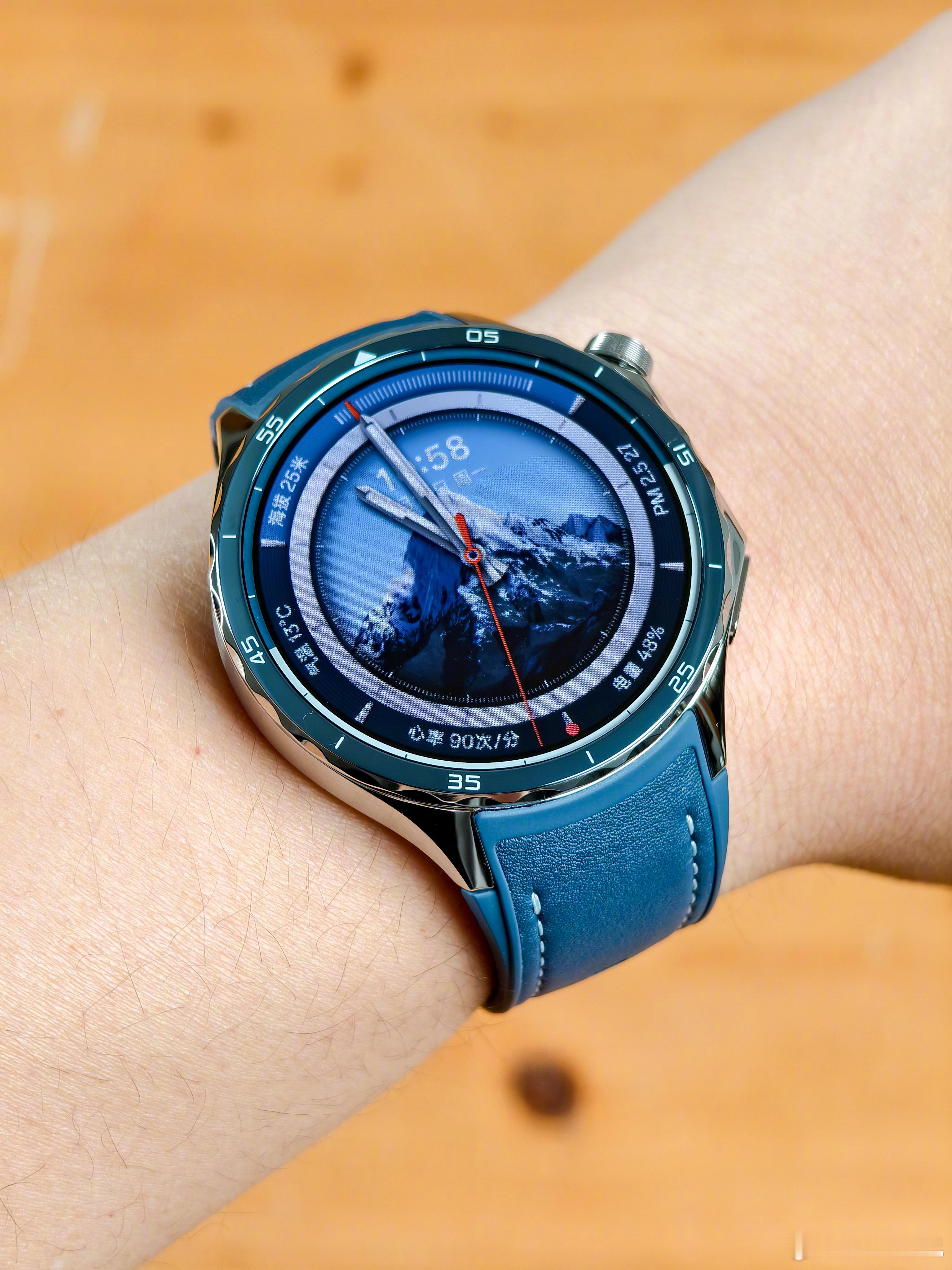 OPPO Watch X2 实拍，相比前代感觉哪款更好看[偷笑]？（左边的均为前