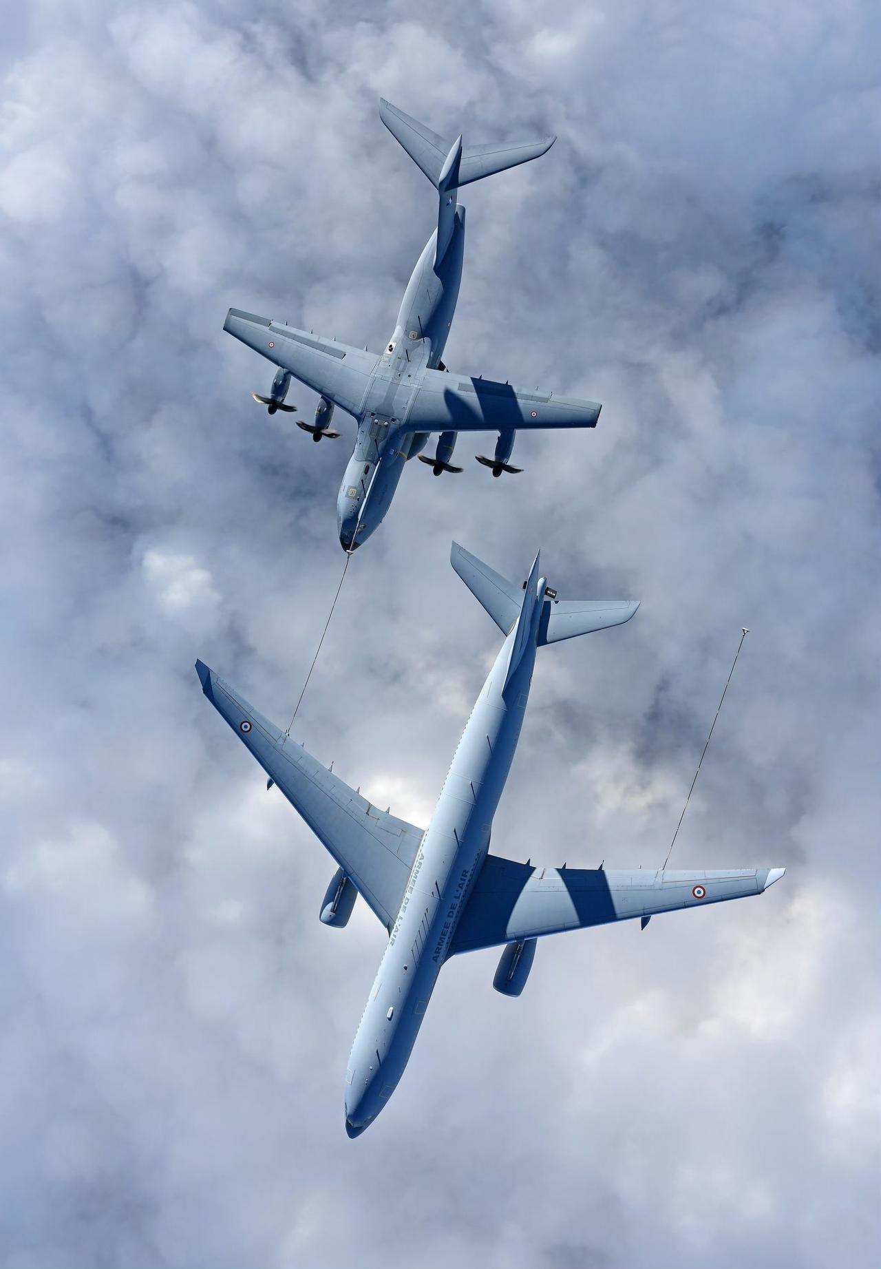 A400M运输机正在进行受油