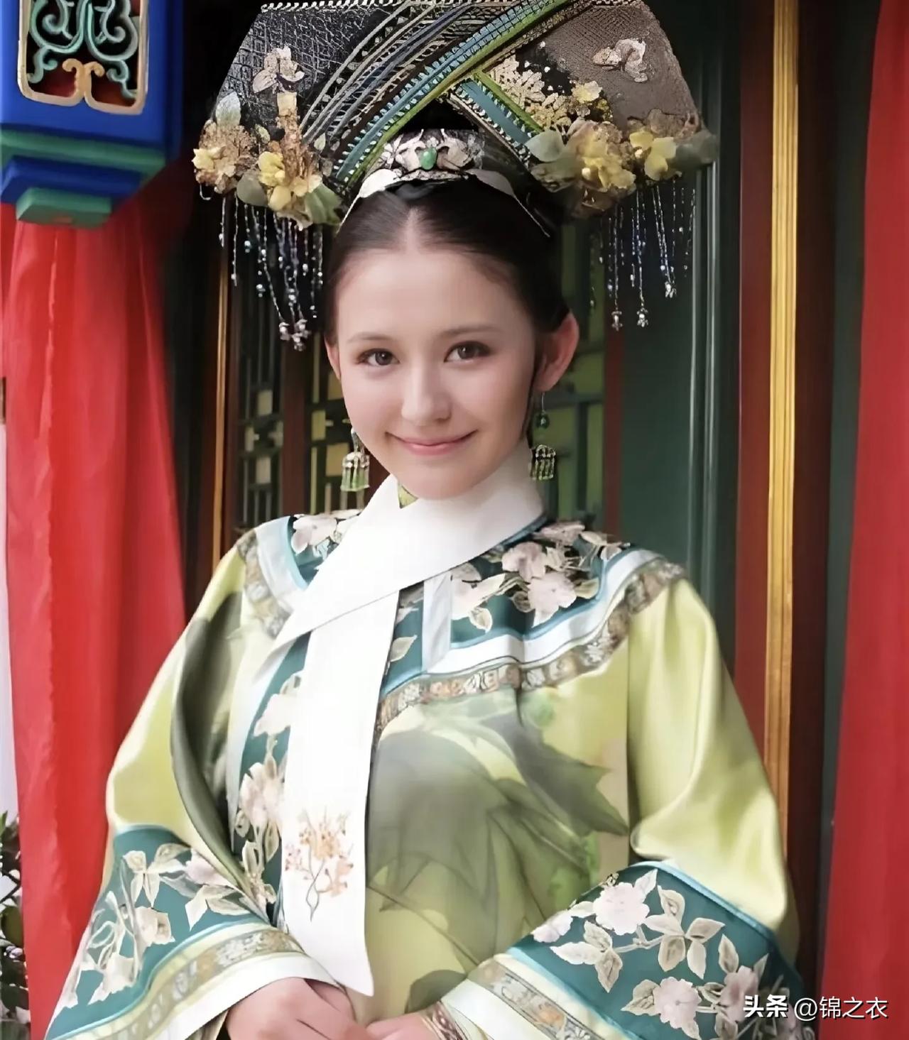 为什么后宫里面无人敢欺负叶澜依，因为叶澜依是训兽女出身皮糙肉厚。

所以没法让她