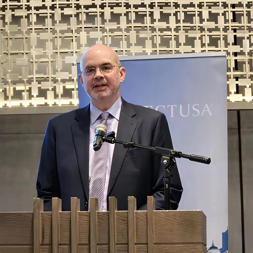 美在台协会（AIT）处长谷立言说，“台湾应投资自身的“防务工业”基础，以提升台湾